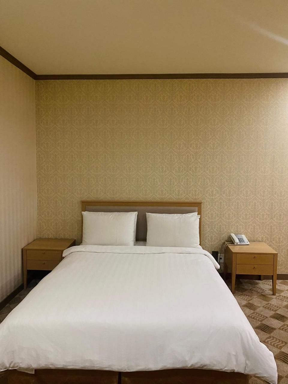 Sunjin Grand Hotel Ulaanbaatar Exterior photo