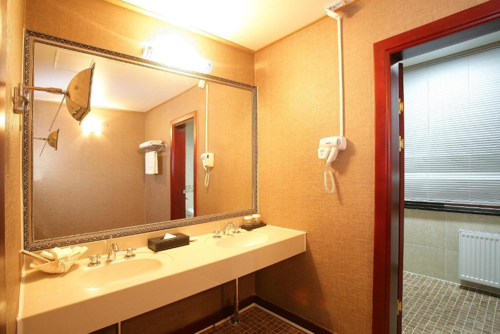 Sunjin Grand Hotel Ulaanbaatar Room photo