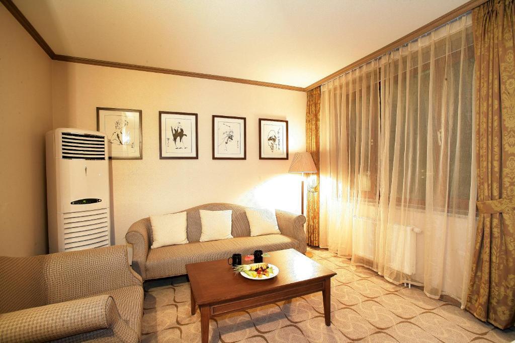 Sunjin Grand Hotel Ulaanbaatar Exterior photo