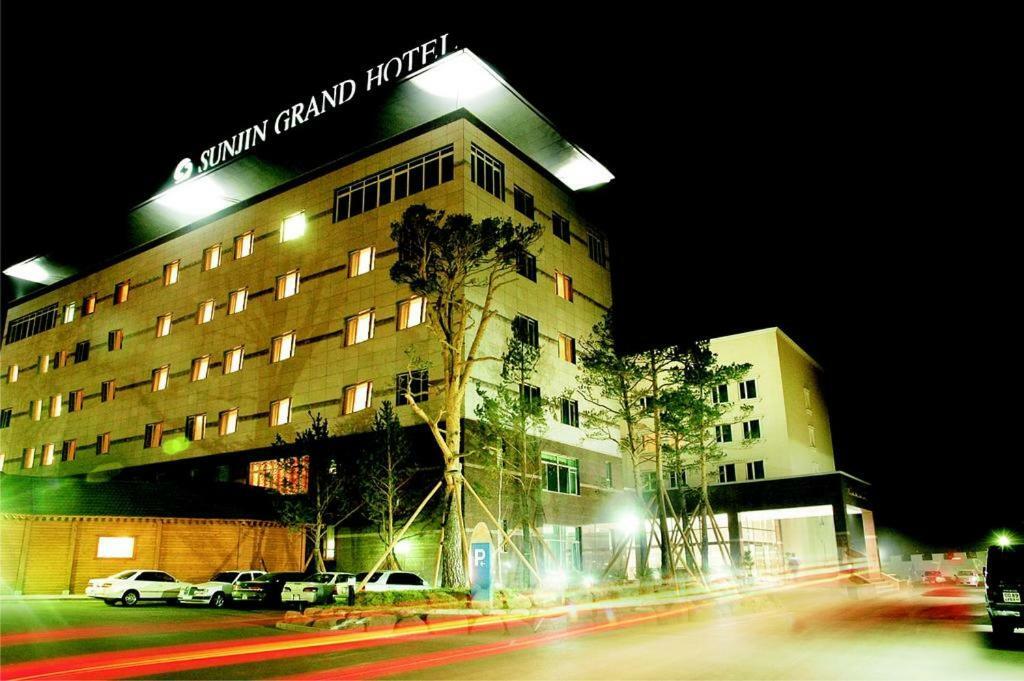 Sunjin Grand Hotel Ulaanbaatar Exterior photo